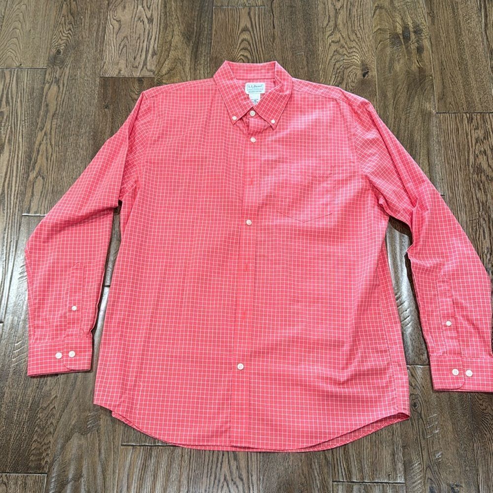 LL Bean Men’s Slightly Fitted Coral Button Down. Sz L Reg.